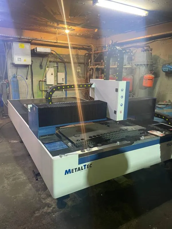 MetalTec 1530S 3kW оптоволоконный лазерный станок для резки металла. Новосибирск
